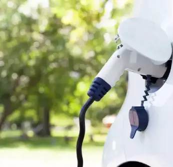 Jakie przywileje mają kierowcy aut elektrycznych?
