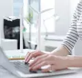 Przydomowa elektrownia wiatrowa - ile kosztuje? Czy to opłacalna inwestycja?